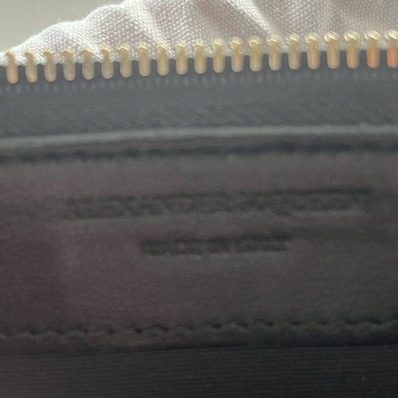 Alexander McQueen - Black Pebble
Leather Skull Zip-Around Oversized Wallet EUC - Picture 8 of 15